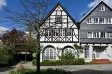 Tradition trifft Moderne: Architektenhaus mit Fachwerk und moderner Haustechnik mitten im Zentrum von Wülfrath Haus kaufen 42489 Wülfrath Bild klein