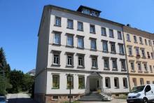 Vollvermietetes und TOP saniertes MFH mit Balkonen und extra Garagengrundstück in guter Lage Haus kaufen 09119 Chemnitz Bild klein