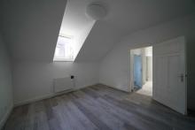 Wunderschöne, sanierte 2-Zimmer-Dachgeschosswohnung in Mülheim-Broich Wohnung mieten 45479 Mülheim an der Ruhr Bild klein