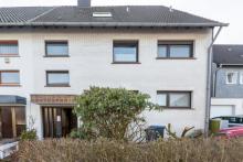 Zweifamilienhaus mit vermietbarer DG-Whg.: nur 350.000 € Belastung! Haus kaufen 45529 Hattingen Bild klein