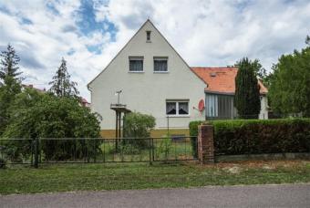 Doppelhaushälfte mit 3 Garagen auf großem Grundstück. Haus kaufen 39317 Ferchland Bild mittel