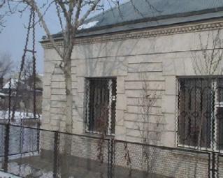 Ein hübsches Haus in Armenien mit Gewächshaus Haus kaufen 60311 Frankfurt am Main Bild mittel