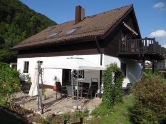 Gepflegtes 1 -2 Familien Haus, freistehend - Balkon - Terrasse - Doppelgarage - tolle Lage Haus kaufen 73312 Bad Berneck Bild mittel