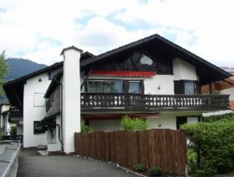 Großzügige 4-Zimmer-Dachgeschoß-Wohnung in GarmischNähe Fussgängerzone \\ Wohnung kaufen 82456 Garmisch-Partenkirchen Bild mittel