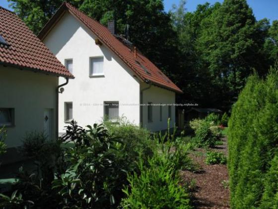 Einfamilienhaus mit Doppelgarage im Grünen vor Leipzig