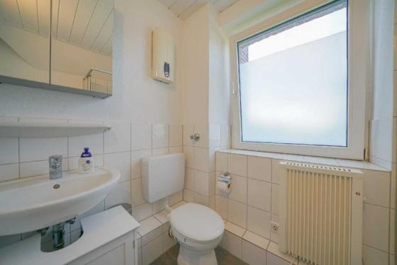 Ratingen-Ost: Helle 2-Zimmer-Wohnung mit Einbauküche und Gartenmitbenutzung (Wohnungen Ratingen) - Photo 4
