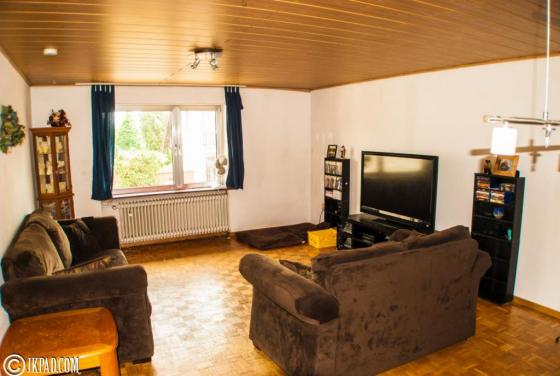 Zweifamilienhaus Mit Kleinem Garten Und Grossem Wohnraum In