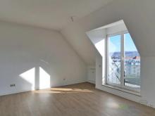 (12536_74) MGN: sonnige Dachwohnung mit 2 Balkons in der Heimstraße, Hausmeisterdienste inklusive, EBK mgl. Wohnung mieten 98617 Meiningen Bild klein