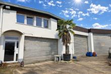 4 Häuser (9 Wohnungen) zu einem Preis! Ideal für Handwerker! Mit Garagen u. weiteren Lagerflächen Gewerbe kaufen 74394 Hessigheim Bild klein