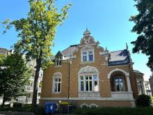 Ab 1.12.25! Lichtdurchflutete 2.5 Raumwohnung mit EBK, Balkon u. Stpl. in zentraler Lage Zwickau! Wohnung mieten 08056 Zwickau Bild klein