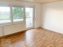 ***AB SOFORT ZU VERKAUFEN*** 1-Raumwohnung mit großzügigem Balkon, Einbauküche und Tageslichtbad mit Dusche Wohnung kaufen 01609 Wülknitz (Landkreis Meißen) Bild klein