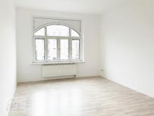 ***ALTBAUCHARME MIT 2 BALKONEN UND BLICK INS GRÜNE*** – 2-Raumwohnung in zentrumsnaher Lage von Alt‑Riesa zu vermieten Wohnung mieten 01589 Riesa Bild klein