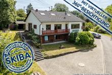 Aussicht in erhöhter Lage: Einfamilienhaus mit Einliegerwohnung Nähe Nürburgring Haus kaufen 53534 Barweiler Bild klein