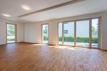 Barrierefreier Erstbezug: Neuwertige Wohnung mit zwei Terrassen, Einbauküche und Feldblick Wohnung kaufen 76479 Steinmauern Bild klein