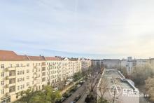 Bezugsfreie! 3-Zi.-Dachgeschosswohnung mit Balkon über den Dächern von Berlin Friedrichshain Wohnung kaufen 10247 Berlin Bild klein