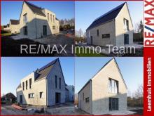 * ca. 15 Km nach Bad Zwischenahn * KfW-Fördermittel möglich/Förderfähig! * KW 40 * Wärmepumpe * Photovoltaik * Neubau* Bezugsfertig gebaut * Haus kaufen 26160 Bad Zwischenahn Bild klein