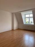 DG 3-Zimmer mit Balkon, Wanne, Abstellraum und Laminat in ruhiger Lage! EBK mgl. Wohnung mieten 09131 Chemnitz Bild klein