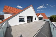 DIETZ: 4-Zimmer-Wohnung mit EINBAUKÜCHE - Wohnung mit Penthauscharakter im Energiesparhaus! Wohnung mieten 63820 Elsenfeld Bild klein