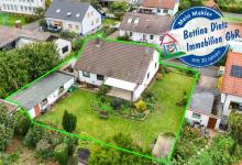 DIETZ: Bungalow mit gepflegtem Garten und großer Garage und ausbaufähigem Dachgeschoss! Gute Lage! Haus kaufen 63594 Hasselroth Bild klein