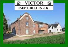 Ehemaliger Bauernhof (leer) mit vermietetem 2-Familienhaus und Gewerbehalle auf 8.421 m² Grund Haus kaufen 47506 Neukirchen-Vluyn Bild klein