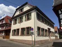 Ehemaliges Schulhaus mit Innenhof und Nebengebäuden-klassizistischer Baustil mit Denkmalschutz Haus kaufen 76889 Schweigen-Rechtenbach Bild klein