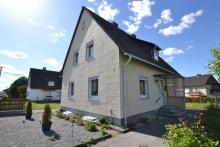 Ein- bis Zweifamilienhaus mit Doppelgarage und Carport! Haus kaufen 37639 Bevern (Landkreis Holzminden) Bild klein