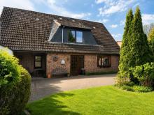 Einfamilienhaus in Lohe-Rickelshof: Sackgassenlage, zentrumsnah, mit Garten zu verkaufen Haus kaufen 25746 Lohe-Rickelshof Bild klein