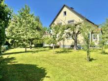 Einfamilienhaus mit großzügigem Grundstück und viel Freiraum Haus kaufen 79771 Klettgau Bild klein