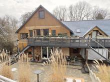 Einzigartiges Anwesen mit Wohnhaus, Gewerbeflächen, Ferienwohnungen und großem Naturareal! Haus kaufen 08428 Langenbernsdorf Bild klein