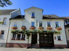 Eltville-: Zwei Häuser! Wohnen / Arbeiten in historischem Ambiente, schöner Innenhof, herrl. Garten Gewerbe kaufen 65346 Eltville am Rhein Bild klein