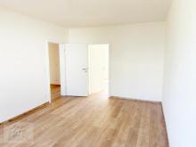 ***ERSTBEZUG NACH SANIERUNG MIT OPTIONALER EINBAUKÜCHE UND GARAGE*** 3-Raumwohnung mit Tageslichtbad und großzügiger Dusche ab sofort zu vermieten Wohnung mieten 01619 Zeithain Bild klein