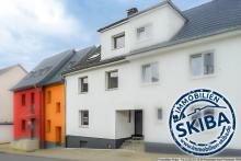 Familienfreundliche Doppelhaushälfte mit Garten in zentraler Lage von Adenau Wohnung mieten 53518 Adenau Bild klein
