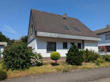Freistehendes Einfamilienhaus mit Garten, Balkon und Garage in ruhiger Wohnlage Haus kaufen 46519 Alpen Bild klein