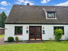 Gemütliche & zentrale Obergeschosswohnung mit Garten in Heide sucht neuen Mieter! Wohnung mieten 25746 Heide Bild klein