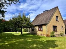 Gepflegtes Einfamilienhaus in ruhiger Sackgassenlage in Heide – Ihr neues Zuhause in Dithmarschen Haus kaufen 25746 Heide Bild klein