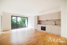 Großzügig geschnittene und top ausgestattete 2 Zimmer Wohnung mit ca. 61m² und Balkon in Berlin-Mitte! Wohnung mieten 10117 Berlin Bild klein