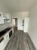 Großzügige 2-Zi. mit Lam., Einbauküche, Wanne, Dusche, Balkon und Stellpl.! Wohnung mieten 09131 Chemnitz Bild klein