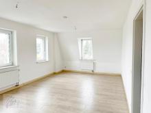 ***GROßZÜGIGE 4-ZIMMER-WOHNUNG MIT MODERNEN BAD IN NÜNCHRITZ*** Wohnkomfort in zentraler Lage Wohnung mieten 01612 Nünchritz Bild klein