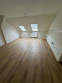 Großzügige DG 2-Zimmer mit Laminat, offener Küche und Wannenbad! EBK mgl. Wohnung mieten 09130 Chemnitz Bild klein