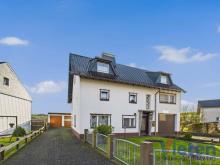 Großzügiges Wohnhaus mit flexibler Nutzung und Garagenensemble in ruhiger Eifellage Haus kaufen 53940 Hellenthal Bild klein