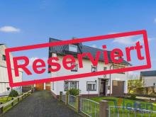 Großzügiges Wohnhaus mit flexibler Nutzung und Garagenensemble in ruhiger Eifellage Haus kaufen 53940 Hellenthal Bild klein