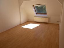 Günstige DG 3-Zimmer mit Laminat und Stellplatz in ruhiger Lage! Wohnung mieten 09131 Chemnitz Bild klein