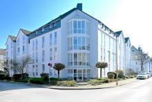 Ideal für das Alter: Zentrumsnahe 2 Zimmer Wohnung mit Aufzug, Balkon, großen Fenstern und Gäste WC Wohnung kaufen 42489 Wülfrath Bild klein