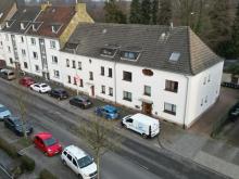 Kapitalanlage in Mülheim -Zwei sanierte Mehrfamilienhäuser mit 7 Wohneinheiten/
2 Garagen 2 Carports Haus kaufen 45473 Mülheim an der Ruhr Bild klein