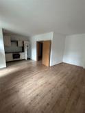 Kompakte 3-Zimmer mit Laminat, Einbauküche, Balkon und Eckwanne in guter Lage Wohnung mieten 09126 Chemnitz Bild klein