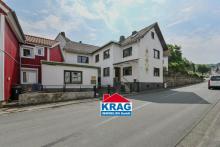 ++ KRAG Immobilien ++ Wohnen und Arbeiten auf einem Grundstück mit Büro und Garage Haus kaufen 35232 Dautphetal Bild klein
