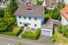 ++ KRAG Immobilien ++ Zwei Generationen unter einem Dach: separate Wohnungen, Garten, Ausbaupotenzial Haus kaufen 35444 Biebertal Bild klein