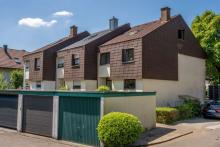 LÖRRACH-BROMBACH REIHENENDHAUS MIT EINLIEGERWOHNUNG, GARTEN UND 4 PARKPLÄTZEN Haus kaufen 79541 Lörrach Bild klein