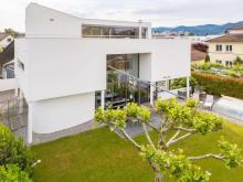 LUXURIÖSES EINFAMILIENHAUS MIT EINLIEGERWOHNUNG, GROßEM GARTEN & POOL IN BAD KROZINGEN Haus kaufen 79189 Bad Krozingen Bild klein