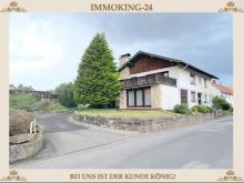 ++ MASSIVES FREISTEHENDES EIN - ZWEIFAMILIENHAUS MIT AUSBAUFLÄCHEN UND BLICK INS GRÜNE! ++ GROSSES GRUNDSTÜCK!! ++ Haus kaufen 34388 Trendelburg Bild klein